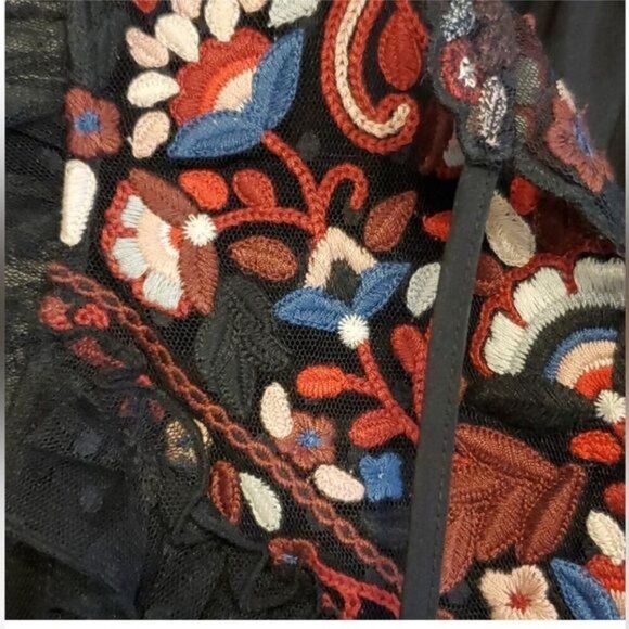 kate spade Camelia Embroidered Top Size Medium - Picture 8 of 10